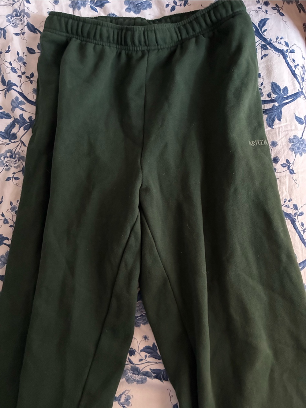 Aritzia Forest Green mega fit cuffed Wide jogging Pants